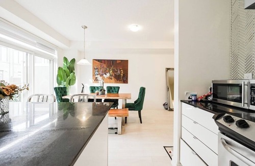 Oakville House | Comfortable Executive Townhome