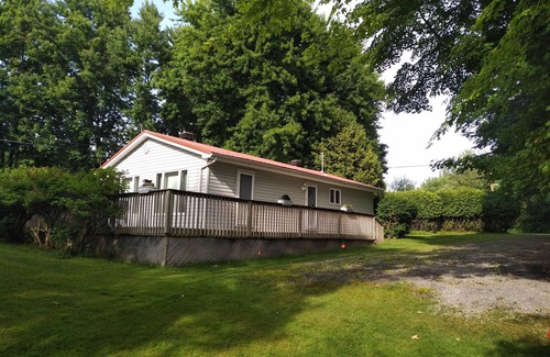 Rideau Lakes Cottage | Comfortable family cottage on Big Rideau Lake