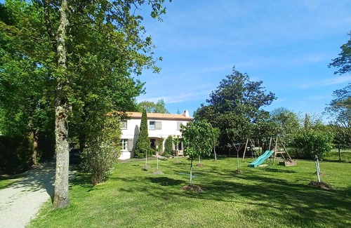 Blanquefort Villa | Comfortable Family Home With Heated Pool at the Gates of Bordeaux