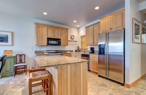 Bear Hollow Village House | Comfortable Family Home with Private Hot Tub - Community Pool & Gym