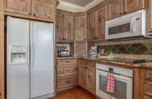 Bullard House | Comfortable Family Retreat On Lake Palestine w/Pool, Hot Tub, & Boat House