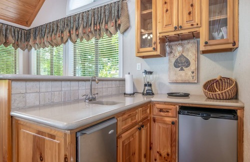 Bullard House | Comfortable Family Retreat On Lake Palestine w/Pool, Hot Tub, & Boat House