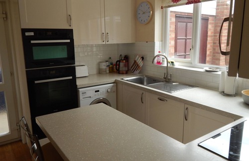 Cherry Hinton House | Comfortable Family Stay With Parking and Gardens