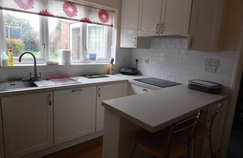 Cherry Hinton House | Comfortable Family Stay With Parking and Gardens