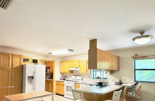 Melrose Other | Comfortable Farmhouse Retreat Near Lake Santa Fe: Sleeps 16!