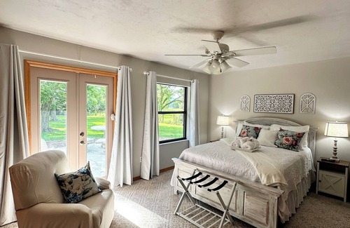 Melrose Other | Comfortable Farmhouse Retreat Near Lake Santa Fe: Sleeps 16!