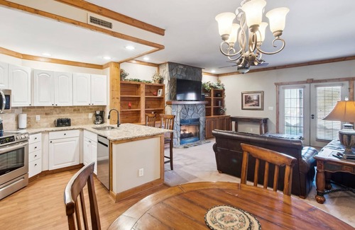 White Oak Lodge Condo | Comfortable, First Floor Condo with Easy Access