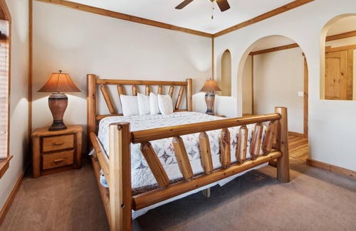 White Oak Lodge Condo | Comfortable, First Floor Condo with Easy Access
