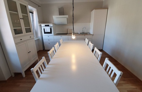 Komen House | Comfortable Four Bedroom Apartment in Komen