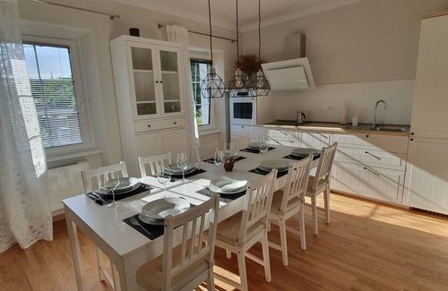 Komen House | Comfortable Four Bedroom Apartment in Komen