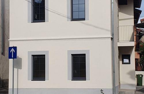 Komen House | Comfortable Four Bedroom Apartment in Komen