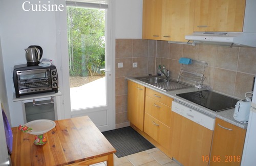 Carnoux-en-Provence Villa | Comfortable garden level in villa
