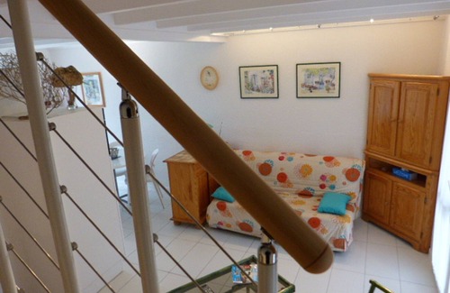 Meschers-sur-Gironde Cabin | Comfortable villa overlooking swimming pool and tennis court, secure residence