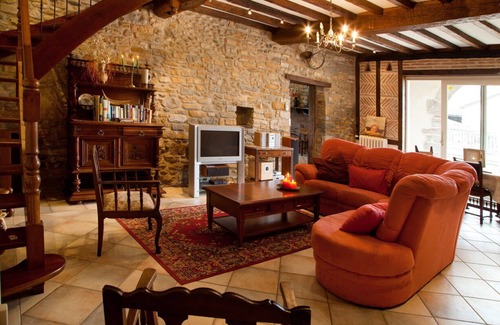 Sauveterre-de-Bearn Villa | Comfortable house with swimming pool, ideally located between Béarn and the Basque Country