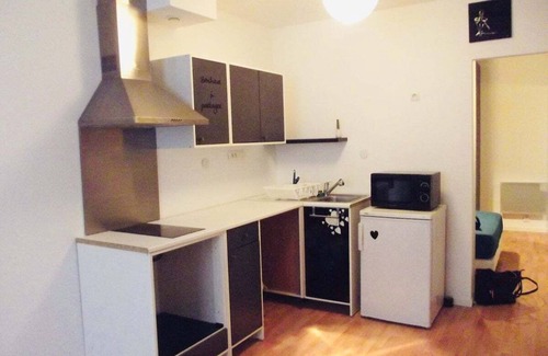 Villeneuve-de-Berg Apartment | Comfortable apartment in the heart of the village