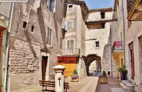 Villeneuve-de-Berg Apartment | Comfortable apartment in the heart of the village