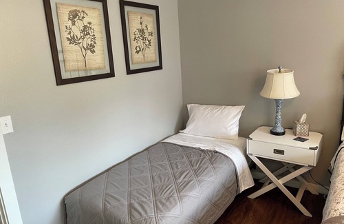 Oak Harbor House | Comfortable full furnished home with patio and backyard.
