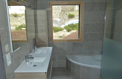 Le Lac-d'Issarles House | Comfortable house in the heart of the Ardèche mountain village, 50m from the beach at Lac d'Issarlès