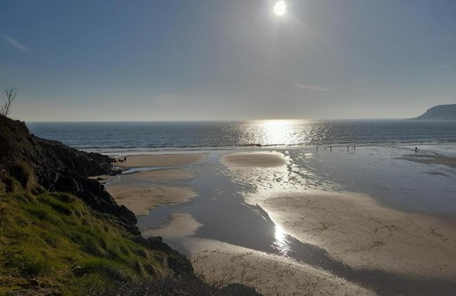 Neath House | Comfortable home