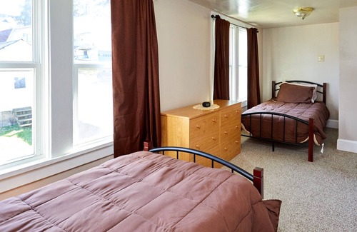 Ellwood City House | Comfortable home in Ellwood City PA