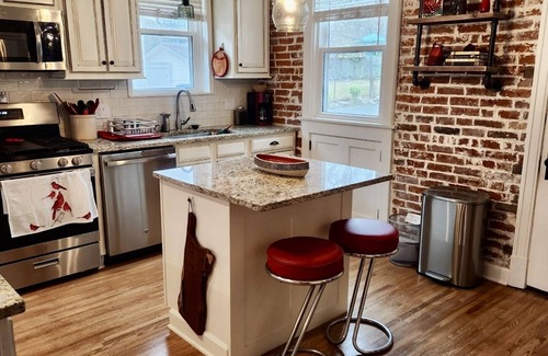 Lindenwood Park House | Comfortable home in lovely Lindenwood Park neighborhood with all the amenities.