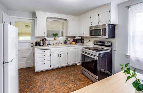 Gates-North Gates House | Comfortable Home In the Suburb close to Dwtn and Airpo