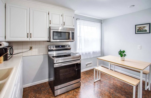 Gates-North Gates House | Comfortable Home In the Suburb close to Dwtn and Airpo