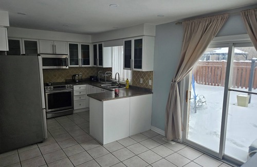 Barrie House | Comfortable Home in the Heart of the City