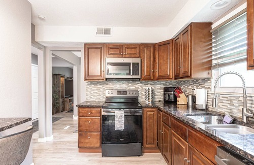Overland Park House | Comfortable home*central location*charming duplex