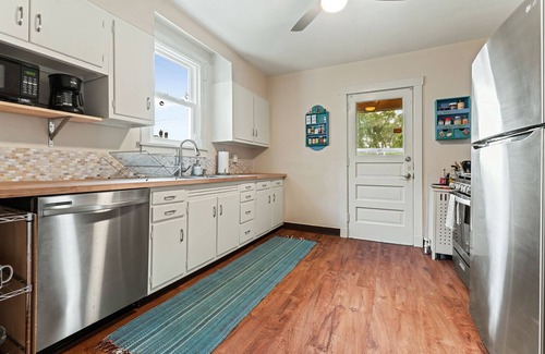 East Liberty House | Comfortable home with an artful flair close to PNC, museums and restaurants.