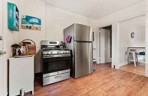 East Liberty House | Comfortable home with an artful flair close to PNC, museums and restaurants.