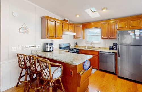 Assateague Pointe House | Comfortable home with tennis court, jetted tub, pool, W/D, patio, & full kitchen