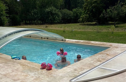 Langon House | Comfortable house with park and swimming pool, ideal for families or just relaxing.