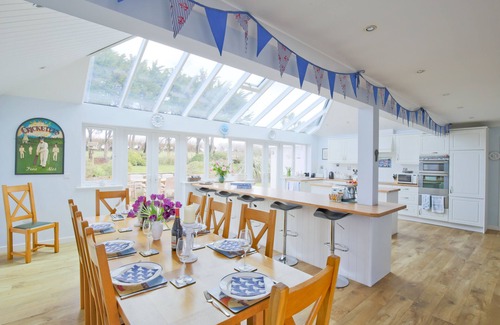 Constantine Bay House | Comfortable House In Lovely Holiday Area With Everything You Require!