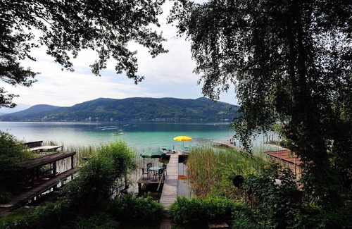 Krumpendorf am Woerther See House | comfortable house of wood direktly at the lakefront for 6 persons