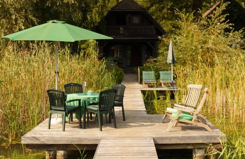 Krumpendorf am Woerther See House | comfortable house of wood direktly at the lakefront for 6 persons