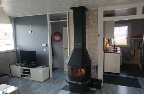 Muberg House | Comfortable house with private lakeside terrace