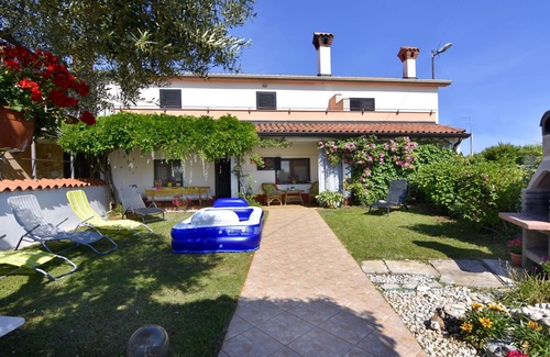 Radini House | Comfortable house with patio and garden near Umag