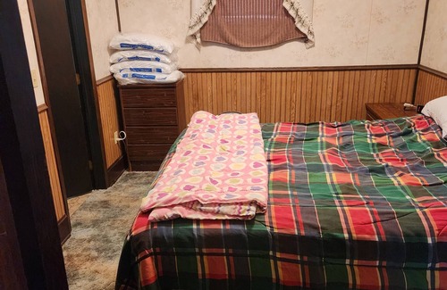 Roslyn House | Comfortable house with room for the gang! Perfect for hunting/fishing getaways