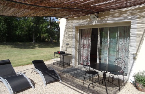 Orange Apartment | Comfortable independent cottage in Provencal farmhouse, air conditioning, swimming pool, wifi