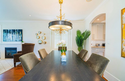 Dunbar House | Comfortable & Inviting Home in Central Vancouver