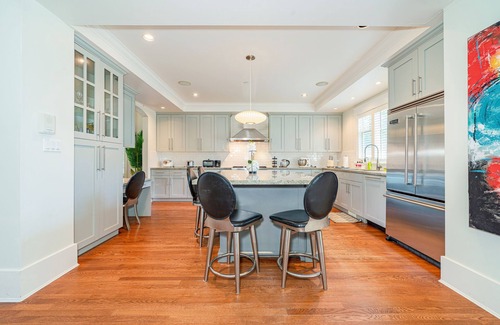 Dunbar House | Comfortable & Inviting Home in Central Vancouver