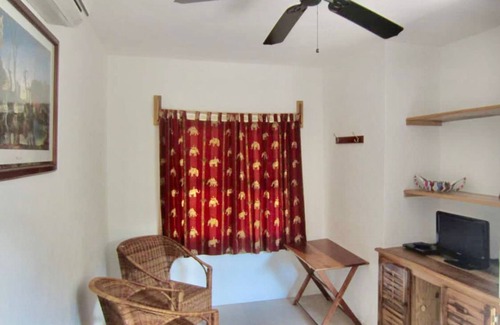 Moore Town Apartment | Comfortable Island Retreat, great spot 2 explore the area close to Long BayBeach