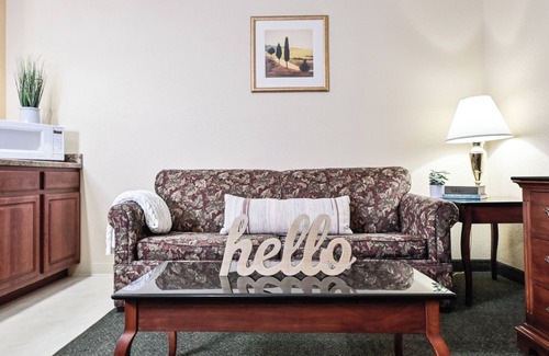 Pembine Hotel | Comfortable Island Room with Pool: Your Ideal Location for Outdoor Bliss