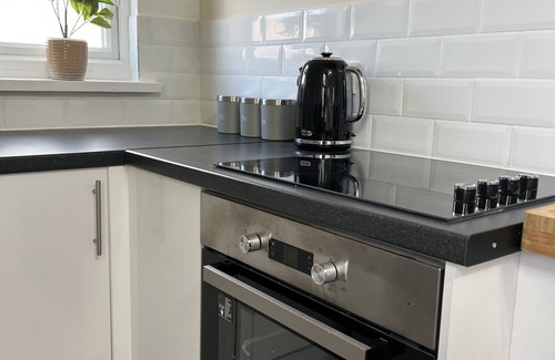Bedford House | Comfortable King Bed*Parking*Contractors*Families