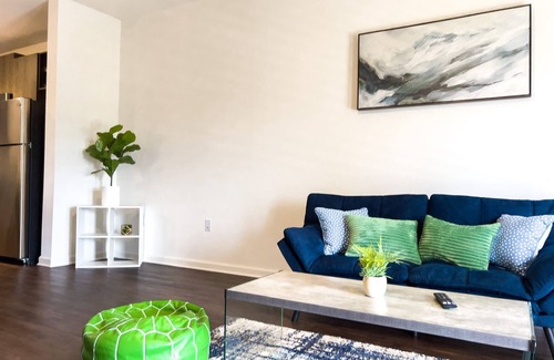 Madison Apartment | Comfortable King Bed Suite - Relaxing Long Stay