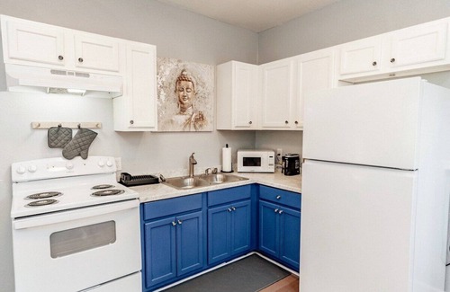 Hattiesburg Apartment | Comfortable King Suite Zen Space
