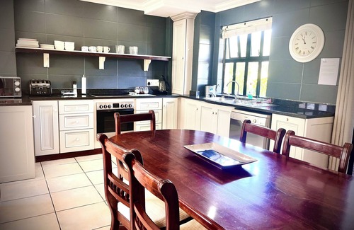 Plettenberg Bay Cottage | Comfortable Large Country Home sleeps 7 with 4 large bedrooms, private garden.