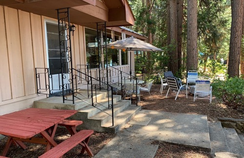 East Shore House | Comfortable Lakefront Home with Magnificent Views