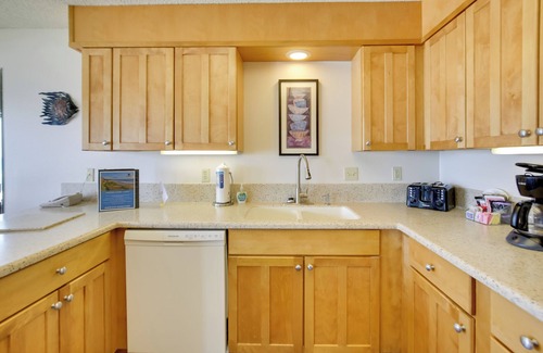 Lincoln Beach Condo | Comfortable Lincoln City Condo w/Patio & Views!